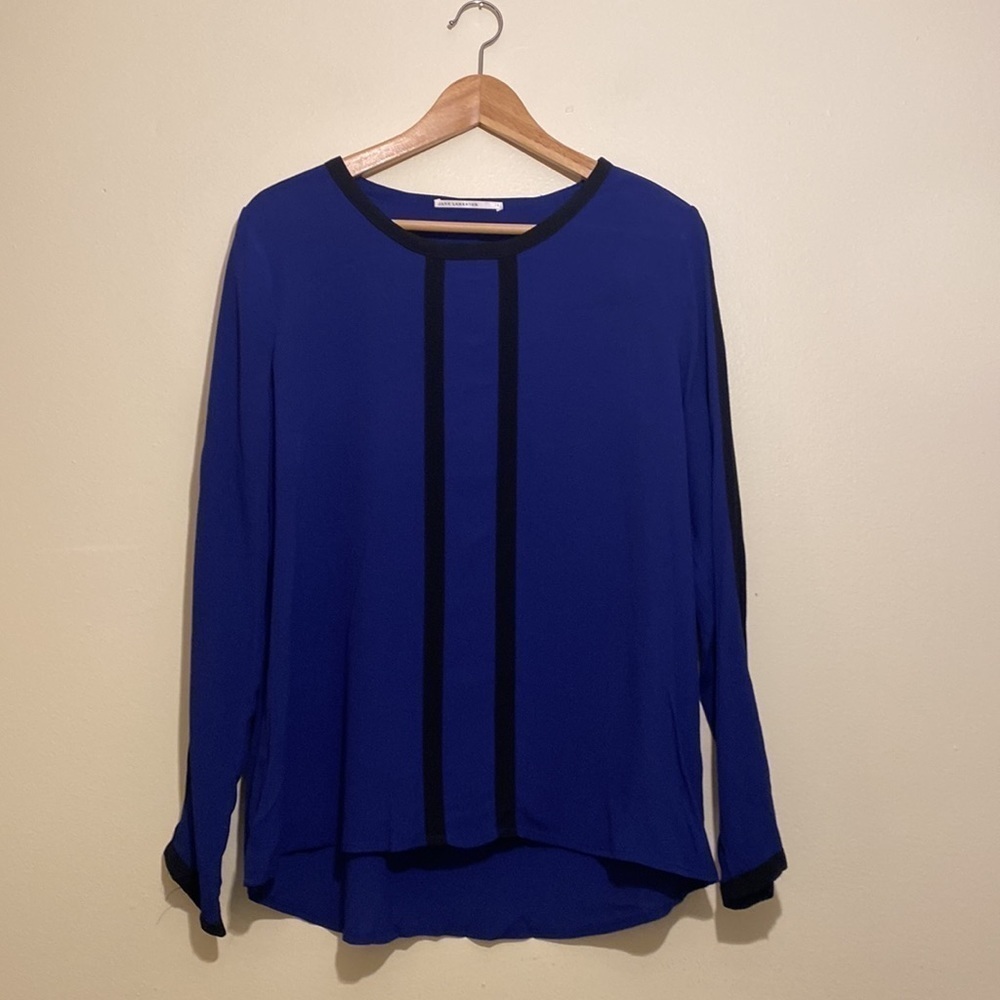 JANE LAMERTON BLUE VISCOSE TIMELESS ESSENTIAL BLOUSE . SIZE 12